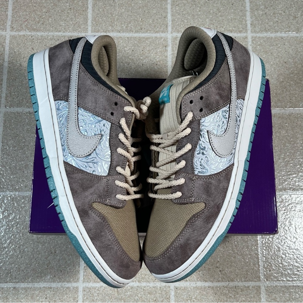 Nike Men's Athletic Shoes Brown Tan Teal Accent